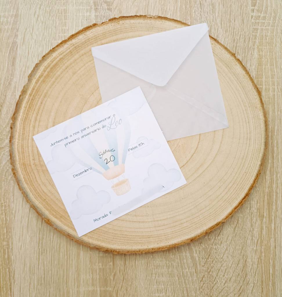 convite de batizado minimalista com envelope translucido - Encantos Atelier dos Sonhos